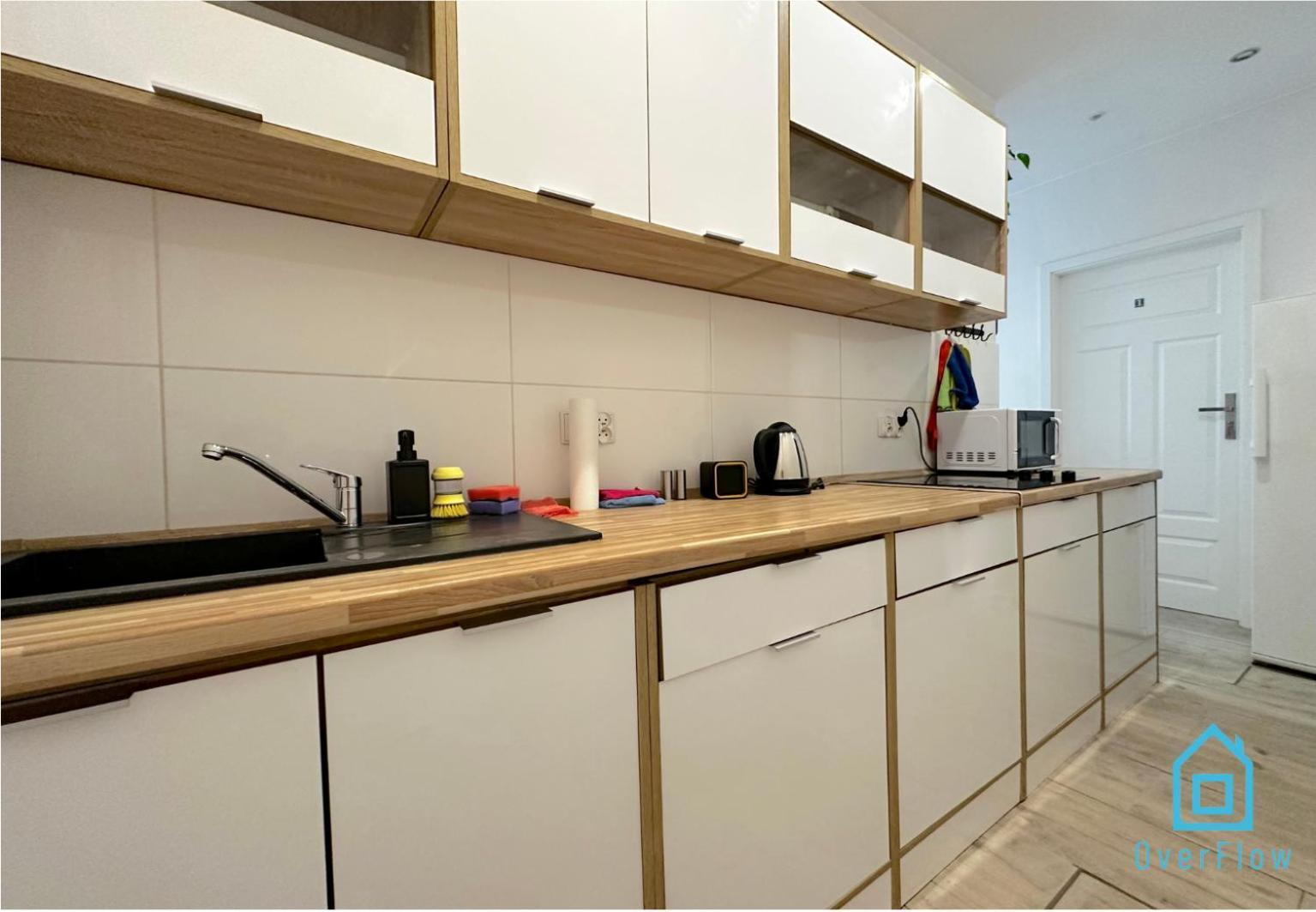 Privat overnatting August - Peaceful Retreat, 10 Minutes To Old Town & Seaside *