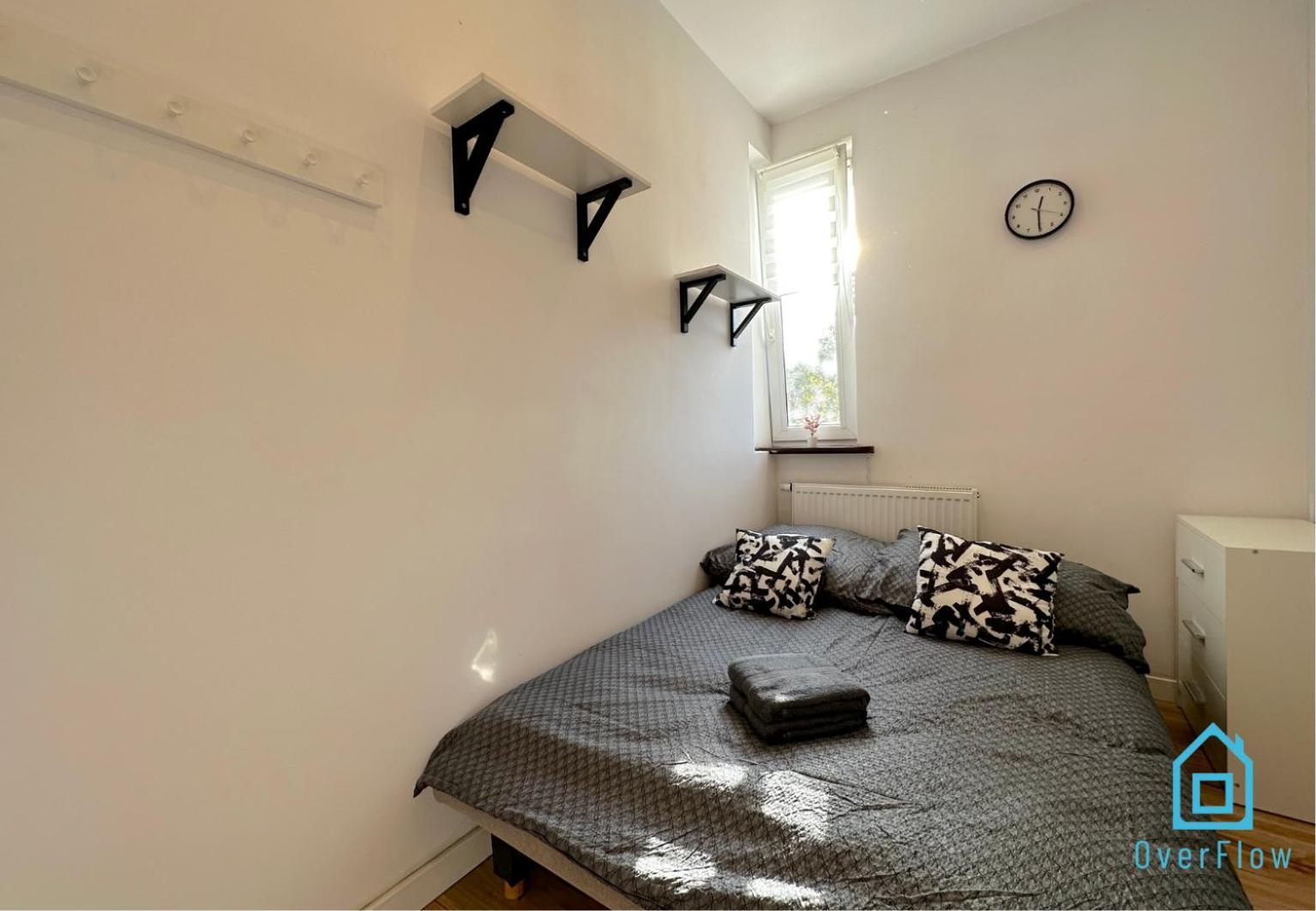 Privat overnatting August - Peaceful Retreat, 10 Minutes To Old Town & Seaside
